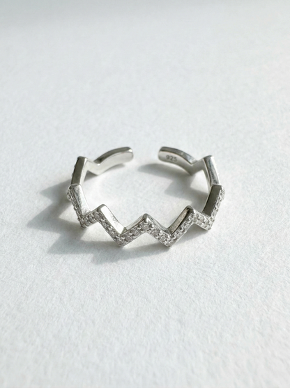 Anillo Zigzag con Piedras Preciosas