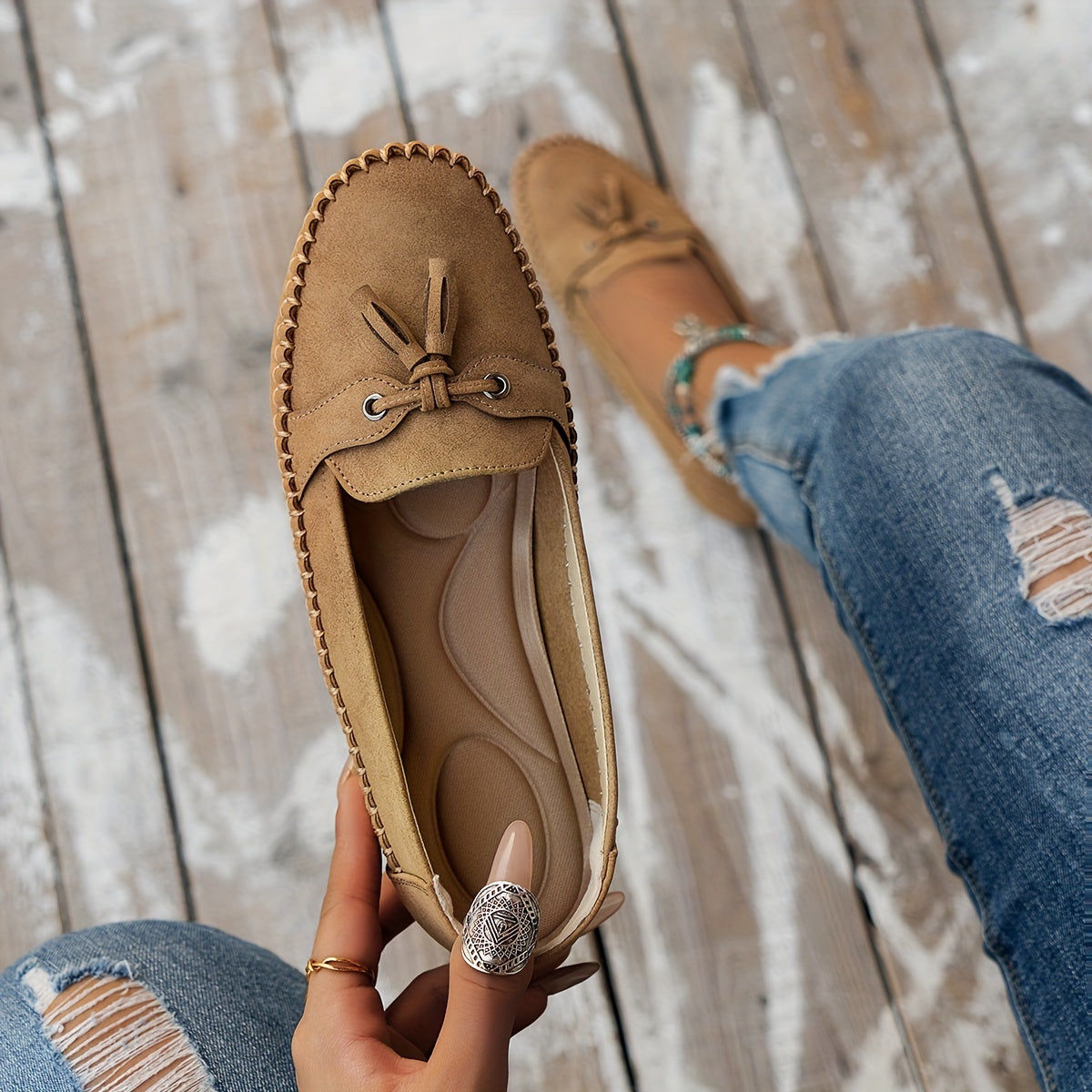 Mocasines Berta en caramelo, detalle del textil suave