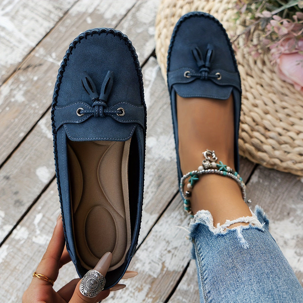 Mocasines Berta en azul, detalle de la suela antideslizante