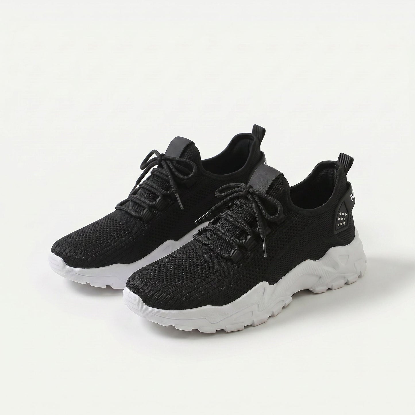 Zapatillas ergonómicas Ainara combinadas con vaqueros