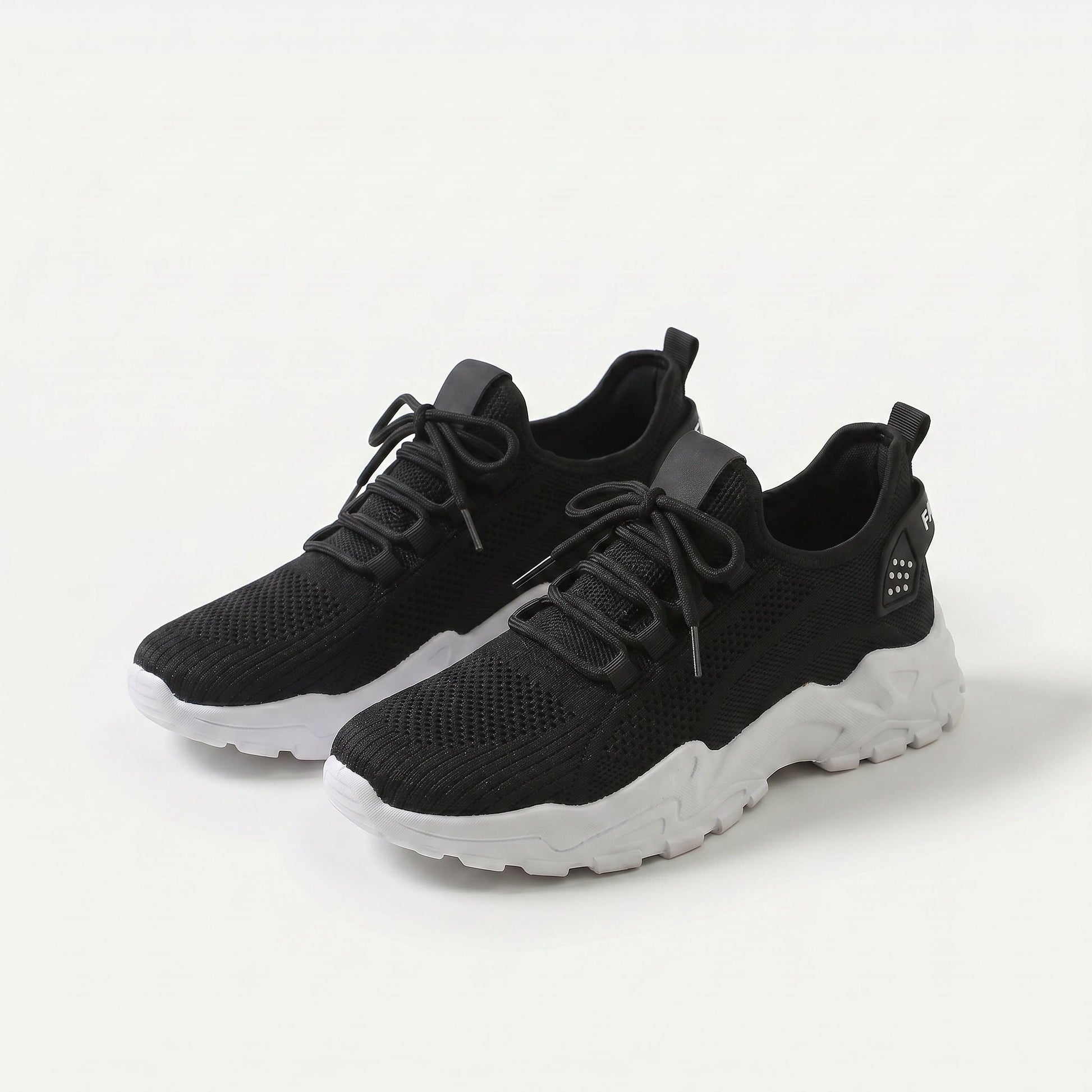 Zapatillas ergonómicas Ainara combinadas con vaqueros