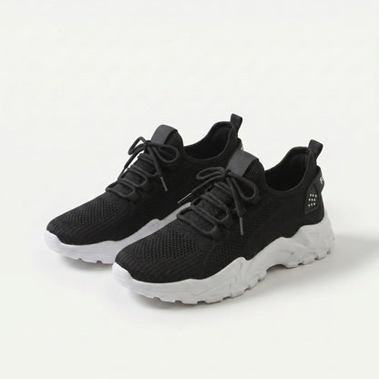Zapatillas ergonómicas Ainara combinadas con vaqueros