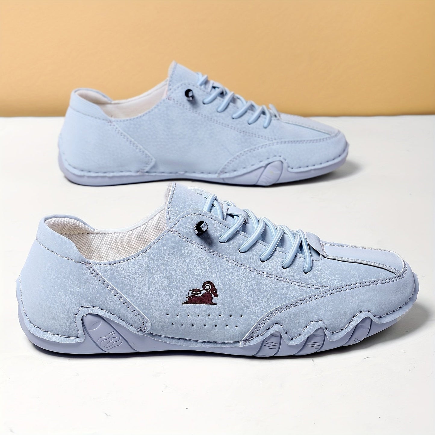 Zapatillas Bruna en azul claro, detalle de la suela ergonómica