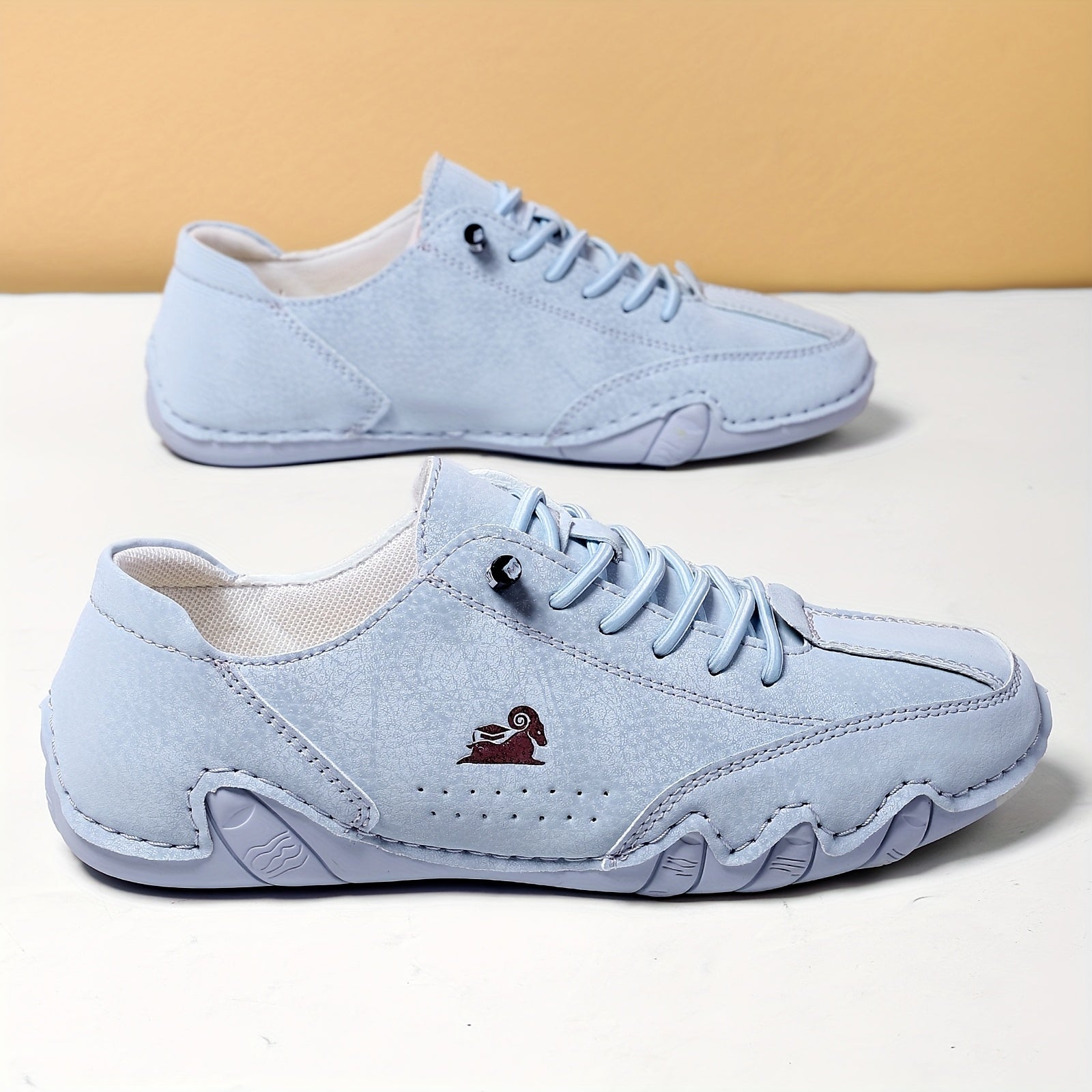Zapatillas Bruna en azul claro, detalle de la suela ergonómica
